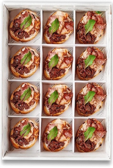 Брускетта с поджаренным беконом и томатами вяленными — доставка боксов Нижний Новгород