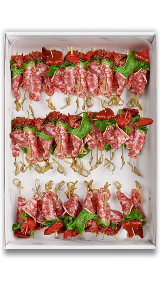 Канапе с колбасой Фуэт и вялеными томатами — доставка боксов Нижний Новгород