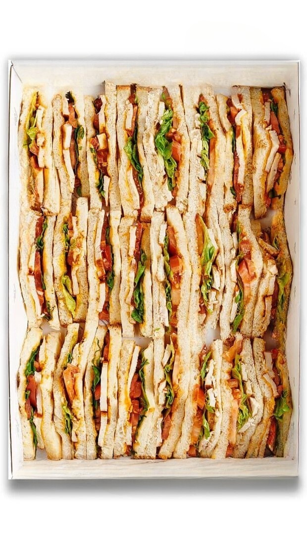 Мини-сэндвичи с цыпленком и помидорами