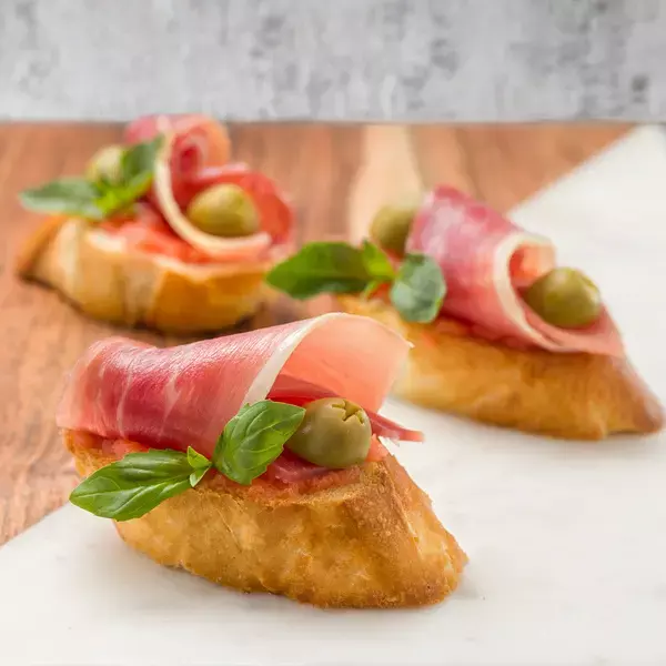 Брускетта с пармой