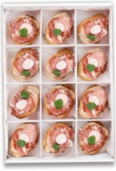 Брускетта с сыровяленой шеей Коппа и сливочным сыром