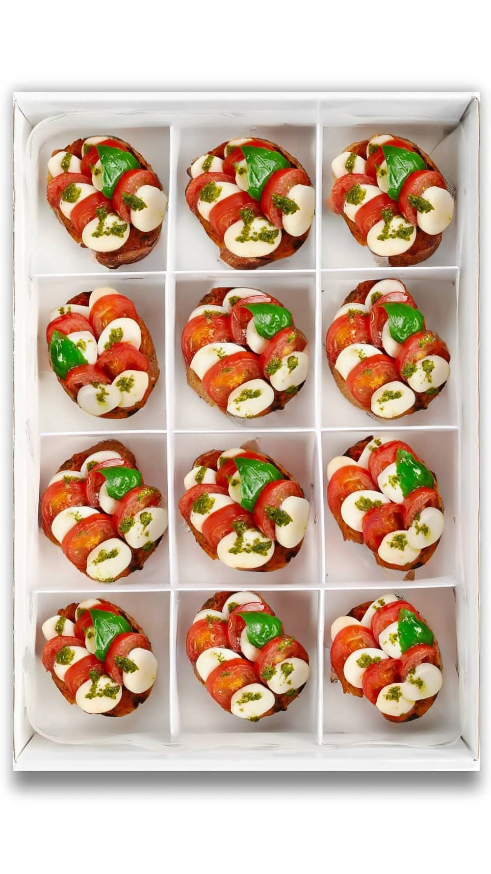 Брускетта с моцареллой и помидорками