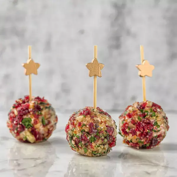 Канапе из творожного сыра с клюквой